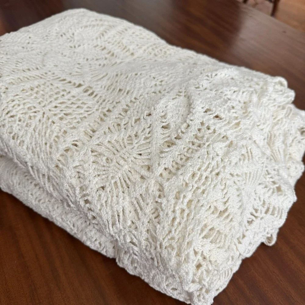 Vintage Hand Crochet Bedspread‎ Tablecloth Throw Floral Lace BOHO 109 x 83 Queen